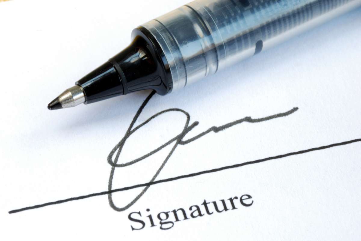 Sign the name on a paper with a pen (R) (S)